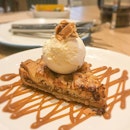 [🇮🇩]
🍎APPLE PIE🥧 at KITCHENETTE 
Apple crumbles/ apple pies are one of my favorite dessert.