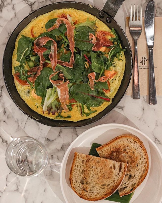 [🇸🇬]
DECONSTRUCTED SPANISH JAMON OMELETTE at @11hamiltonsg 🍳🥗🥓
11 Hamilton just recently opened in 11 Hamilton Road, serving brunch, lunch and dinner.