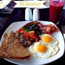 To start my day #big #breakfast #morning #meal #grocerandgrind #juice #beetroot #carrot #orange #ginger #eggs #sausage #bacon #mushrooms #spinach #tomato #multigrain #toast #yummy #delicious #healthy #instafun #instafood #instagood #instagram #instadaily #ig #igers
