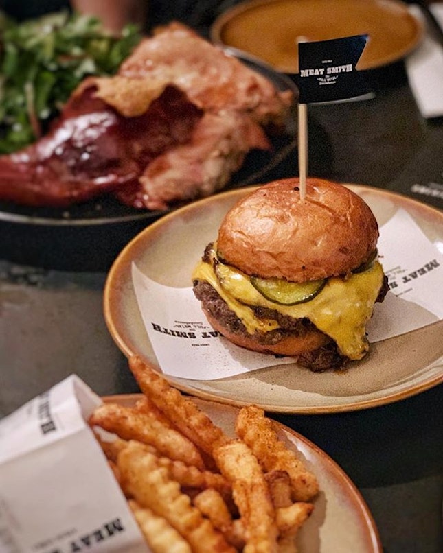 Please, drop whatever you are doing right now and make your way here to try the limited edition Beef Marmalade Cheeseburger 🍔🤯
Don’t you love it when you don’t have to tell them how well you want the patty to be and they serve up something perfect?