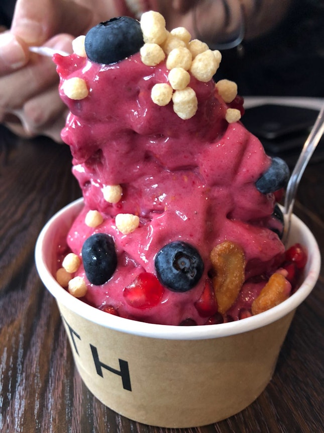 a poke theory smoothie berry