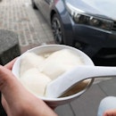 When in Ipoh we must have this dessert a hot bowl of Tau Foo Fah at Funny Mountain Soya Bean.