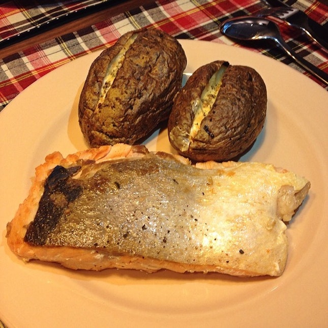 Crispy skinned salmon with cheesy baked potatoes.