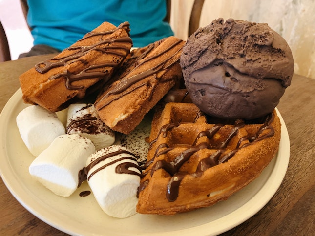 Churros Waffle ($8) with Premium Scoop ($4)