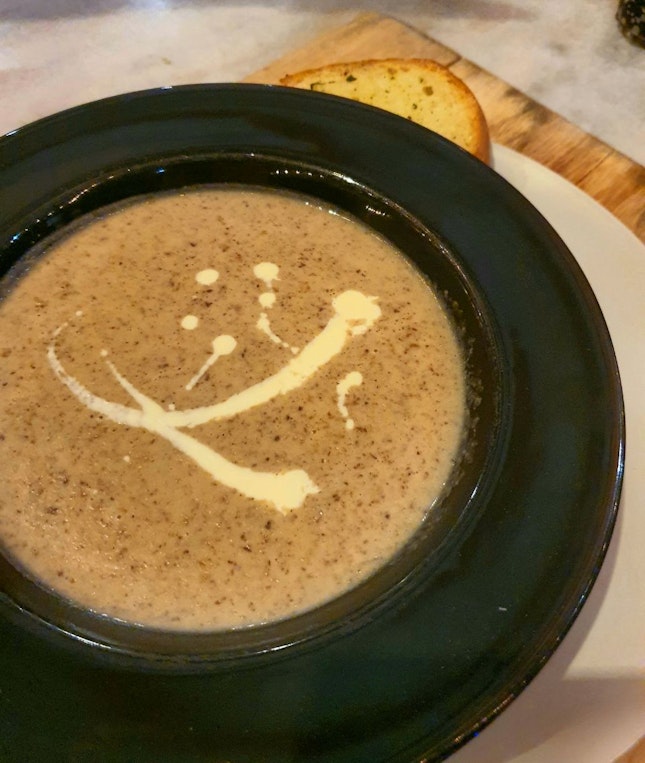 Mouth-watering creamy mushroom soup