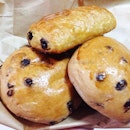 Opening promo: Chocolate chip bun S$1 each & chocolate croissant S$2.50