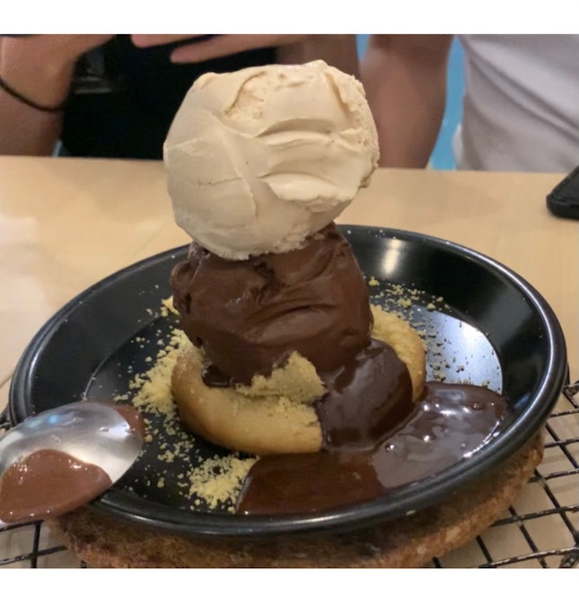 Lava Cookie With Ice Cream