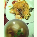 Had a nice satisfying Thai dinner with bestie 👍😊