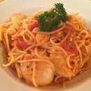 Very yummy seafood spaghetti 🍝 and look at the size of the scallop!