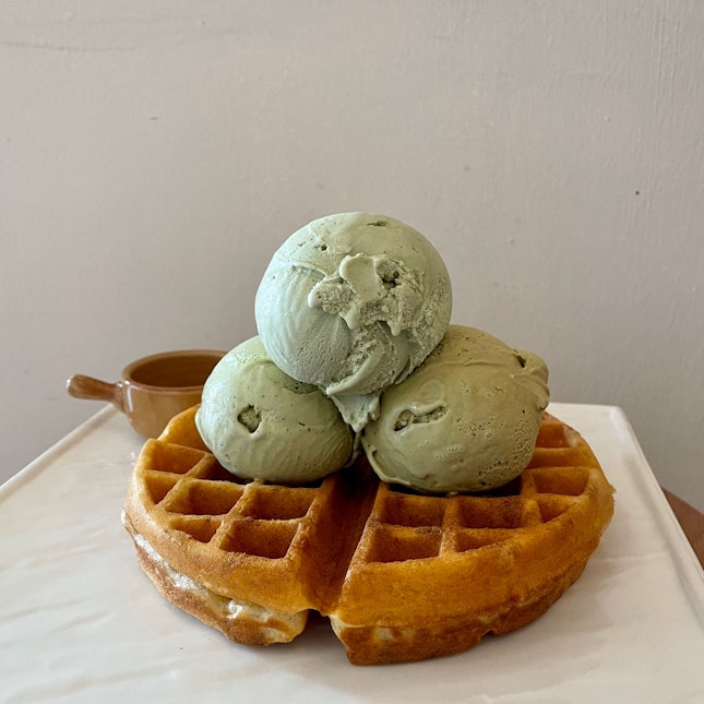 Waffle with 3 Ice Creams: Pistachio, Hojicha and Thai Green Milk Tea