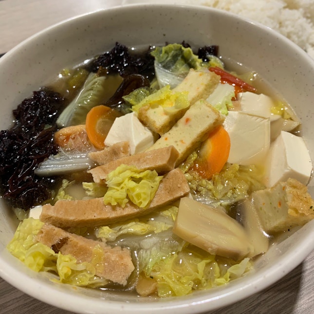 Seaweed Tofu Soup (Vegetarian)