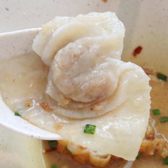 Best 'he kiao' or fish ravioli in SG. (Fishball Noodle At Alexander Village hawker centre)