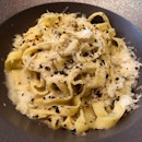 Cacio e Pepe
_
Pasta with black pepper and cheese 
_
Simple and good.
