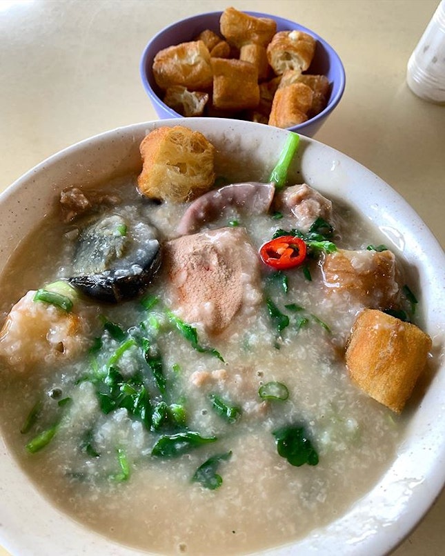 Mixed meat porridge 
_
Small intestine, Liver, meatballs, century egg, watercress & fried fritters 
_
Simple and wholesome 
_
#sqtop_hawkerfood 
#FoodinSingapore 
#WhatMakesSG 
#OurHawkerCulture 
#OurSGHeritage 
#uncagestreetfood
#jiaklocal #jiaklocalsg 
#PassionMadePossible
#STFoodTrending 
#SGCuisine 
#wheretoeatsg #eatmoresg 
#burpple #burpplesg 
#burpplebeyond