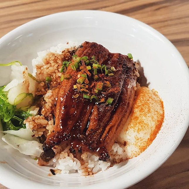 Never expected to find a decent $6.90 unagi bowl in the CBD.