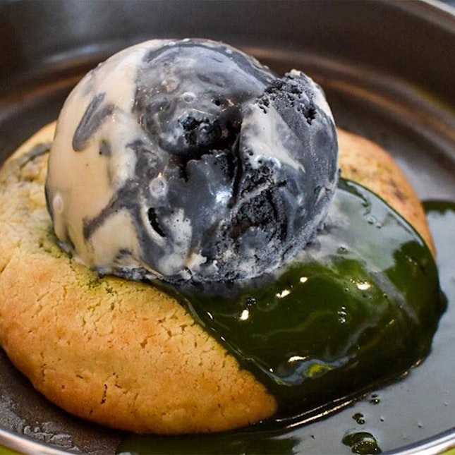 MATCHA lava cookie with this amazing Secret Garden flavored ice cream - perfect for tea lovers!