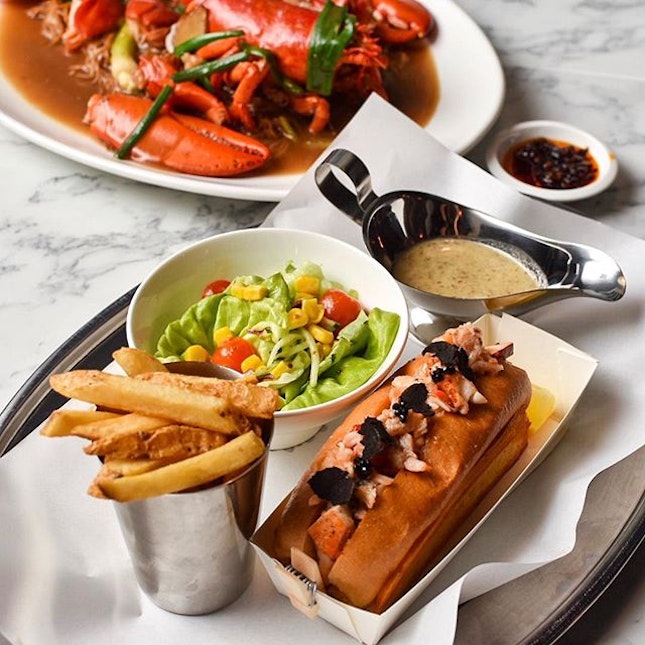 We are back our FAVORITE LOBSTER PLACE in Singapore at @pinceandpints - this time round at their new outlet at Katong!