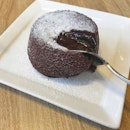 Chocolate lava cake 
心太软巧克力蛋糕/巧克力熔岩蛋糕 😋
.