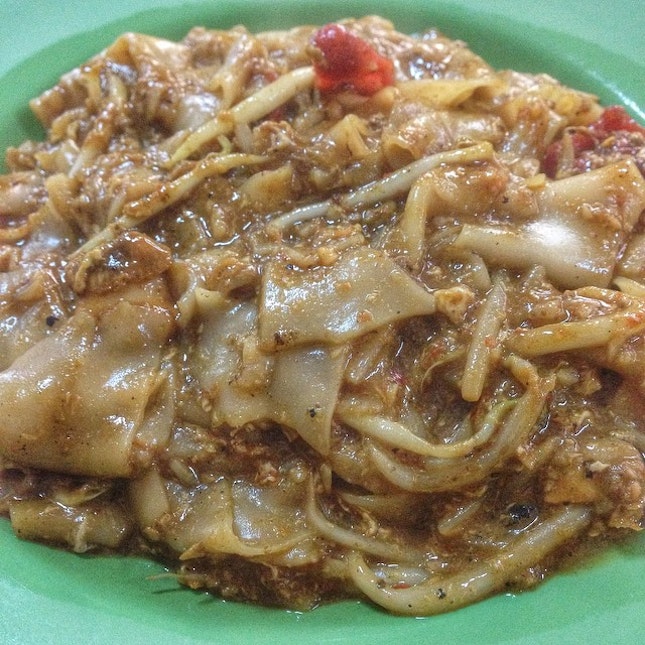 If you stay in the east, you probably heard about Apollo Fresh Cockle Fried Kway Tiao at the Marine Parade Food Centre.