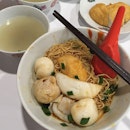 Red Hill Fish ball noodles at Dhoby Ghaut

#sgfood #exploresingaporeeats #burpplesg #burpple #fishballnoodle #dhobyghaut #plazasingapura #cheapfoodintown