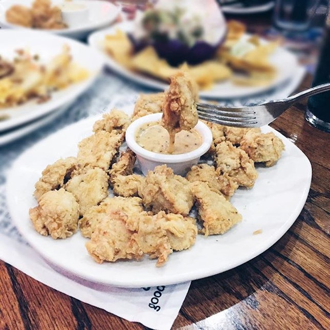 230516// The other night's appetiser from @outbacksingapore - {Crispy chicken bites} $10.90 with a really gooooood sauce which I actually have no idea what is a New Orleans dip is supposed to be.