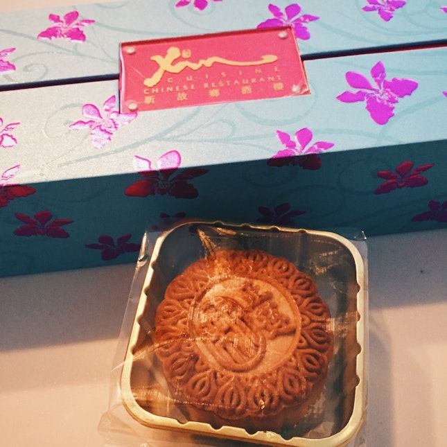Traditional White Lotus Paste With Melon Seed Mooncake