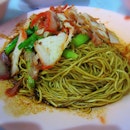 I kinda like the noodles here, there isnt the taste of the yellow noodle, if you get what i mean :)