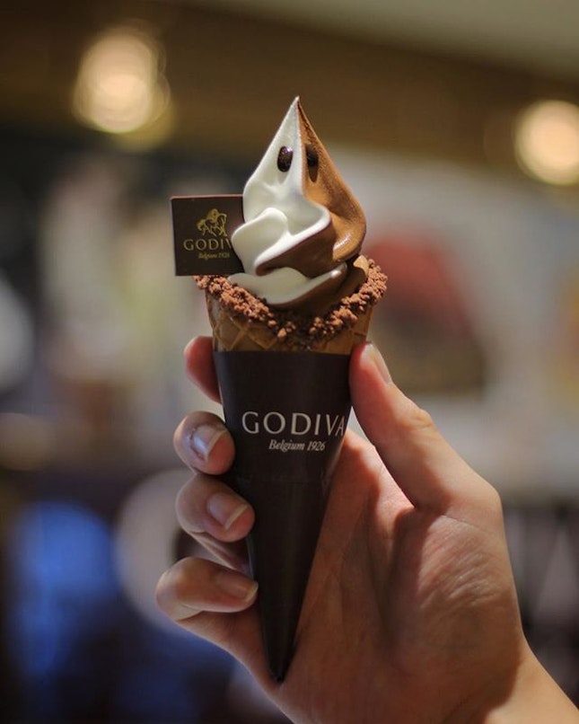 Godiva Chocolatier lifestyle concept cafe is now at ION Orchard B1-05!!