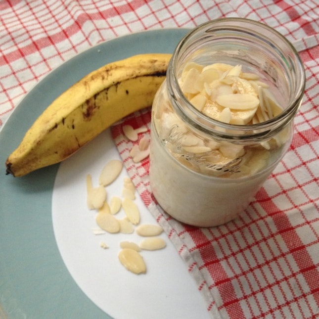 Overnight Oats (with Banana and Baked Almond)
