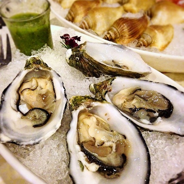 Normal pacific oysters, but really fresh.