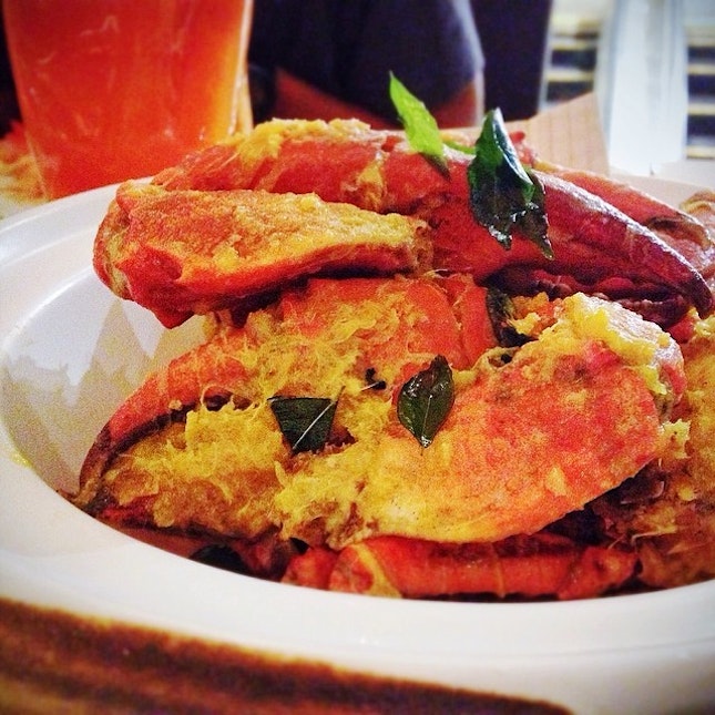 Salted Egg crabs at cafe2000 with the @burpple guys!