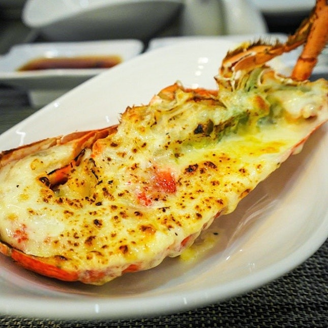 Have you tried Plate's thermidor Boston lobster at their Friday buffet?