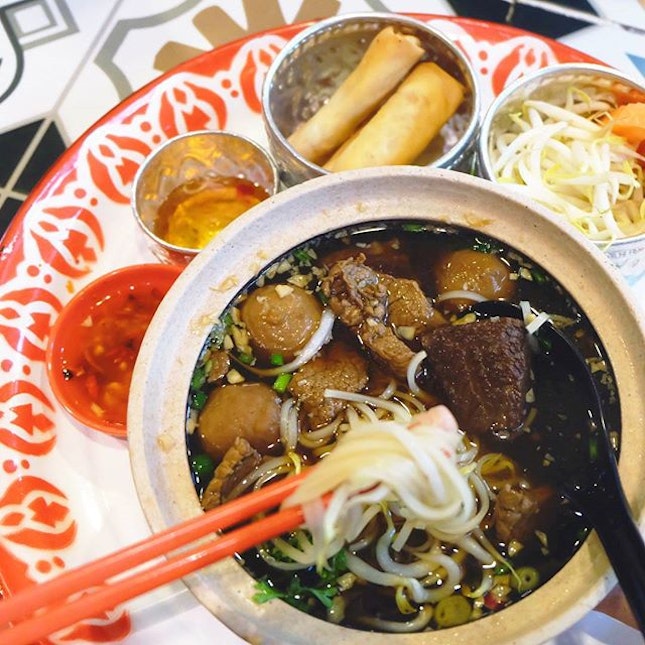 Best weather to tuck into a bowl of warm Stewed Beef Noodle Soup!