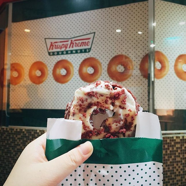 Although it is late but happy national donut day to everyone 🍩🍩🍩 I celebrated this day with red velvet donut from krispy kreme 👌🏻😘 always end your day with something sweet ❤️ #wpeats2016 #wpeatsg #eatlocal #sgfood #singapore #sg #sgfoodie #foodporn 
#foodgasm #exploresg #burpple #food #foodie