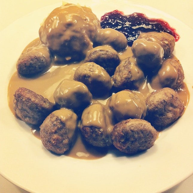 IKEA's meatballs are the best tasting meatballs i have ever eating.