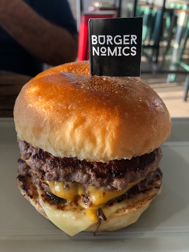 Deluxe Beef Burger ($6.50)