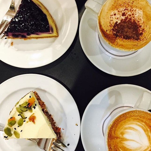 Carrot cake, blueberry cheesecake , flat white and cappuccino.