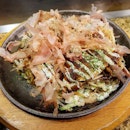 Randomly popped by a random restaurant to have some okonomiyaki to satisfy my cravings on my last day in Osaka.
