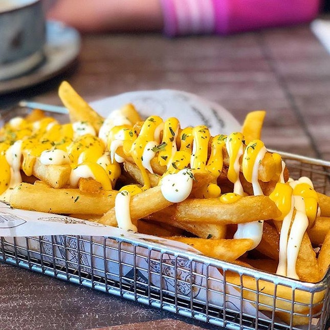 My kind of cheese fries to satisfy my carbs craving
.