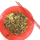 How about a yummy plate of fried kway teow from Shi De Fu Fried Kway Teow?