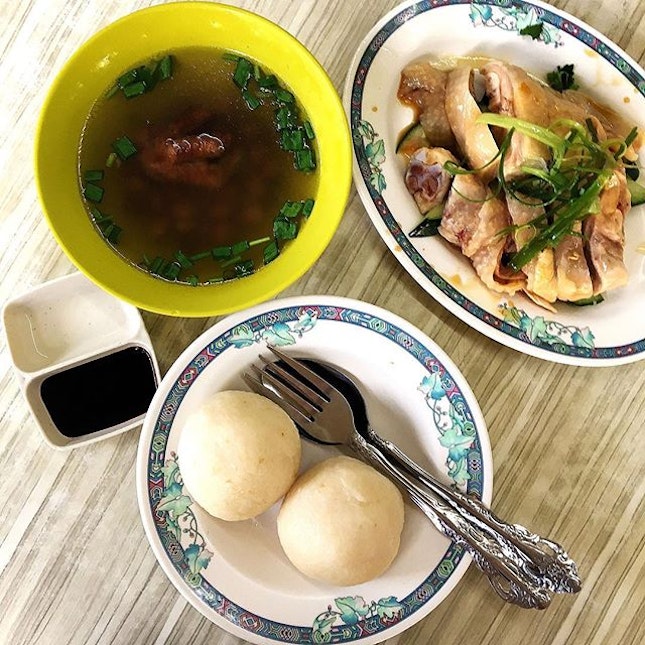 This is one of the only Two chicken rice stall that has chicken rice balls.