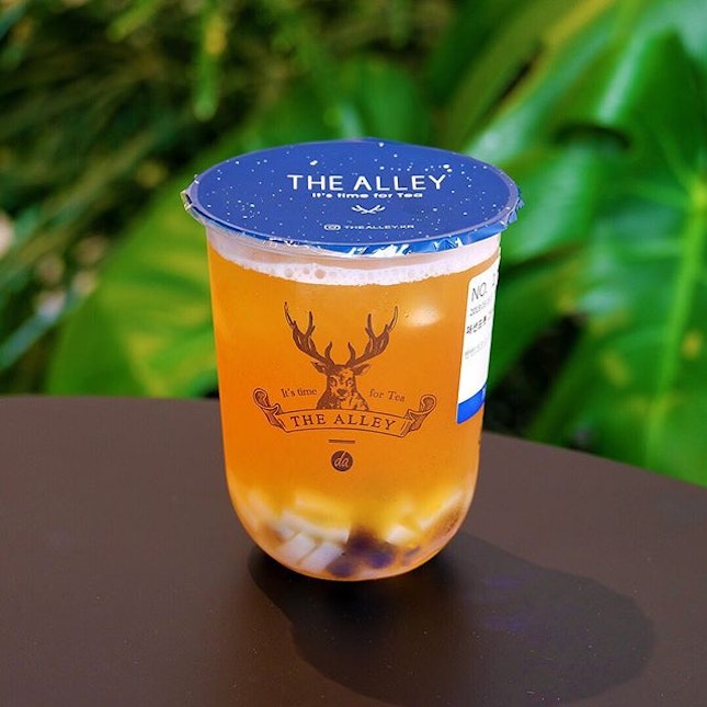 Beating the Monday Blues with Passionfruit Green Tea from @thealley.kr 
I can’t wait to travel again............