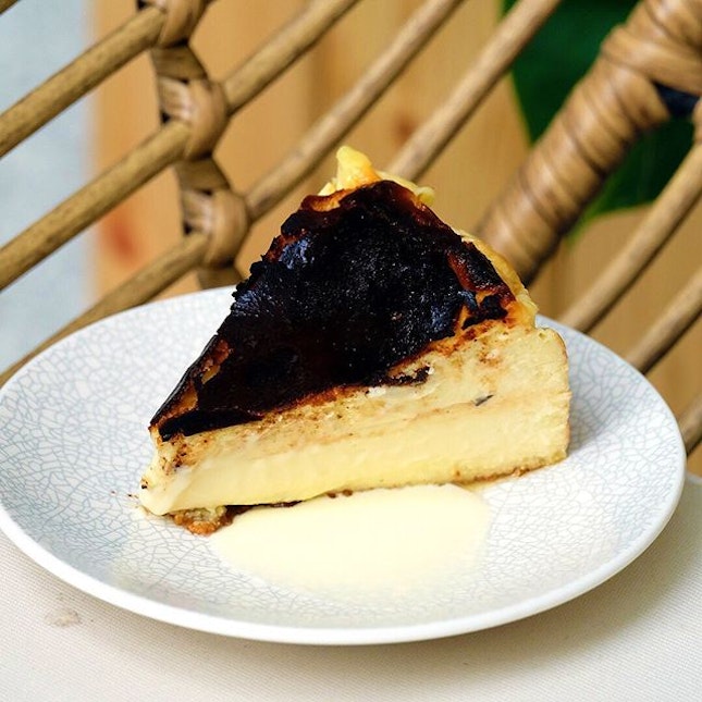 Burnt Cheesecake is taking Singapore by storm, although this is the ONLY one I have tried so far I was blown away by how yummy this is!