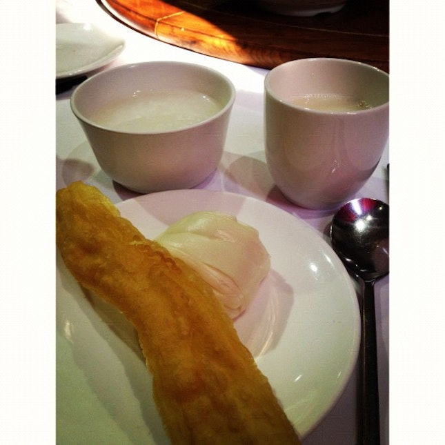 Chinese breakfast for this morning; porridge + you tiao + mantou bun + soya bean milk 😃 #korea #seoul #foodporn #foodonfoot #chinese
