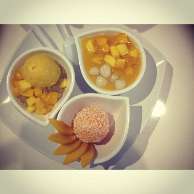 Mango Romance... Mmmdaaappp ✌😜 #squaready #foodphotography #foodonfoot #foodporn #dessert #mango #berjaya #times #square #kl