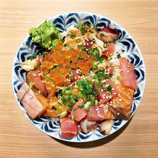 When the Chirashi craving hits, you know where I will be at 🙌
.