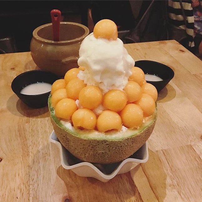 Melon bingsu 😍 
Finally tried this!