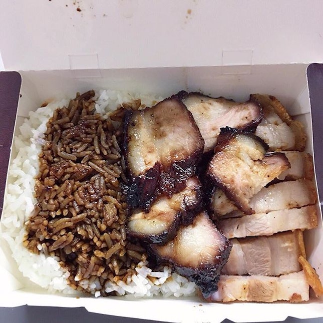 Roast and Barbecue Pork Rice ($5.00) @ Kay Lee SingTel Comcenter

Not sure if you guys have heard of this infamous Kay Lee Duck Rice stall but let me start of with the roast pork.