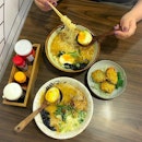 Comfort food for a rainy day🍜🍜 // Kuro tonkotsu ramen with age kinoko (breaded shiitake mushroom with minced prawn & crabmeat).
