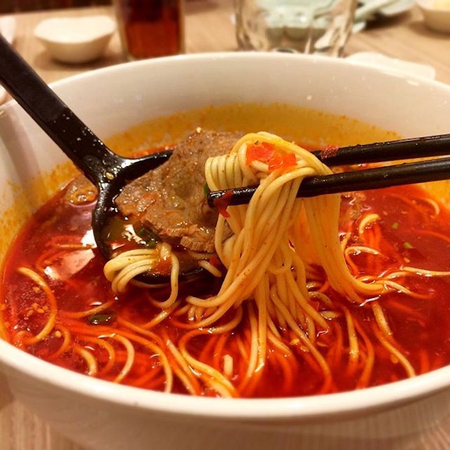 水煮牛肉麵 (Sliced Beef in Spicy soup w/ Noodles) ~ <soup> flavourful with the aroma of beef blended perfectly with the spice to created the "lighter than mala pot but not ma" effect.
